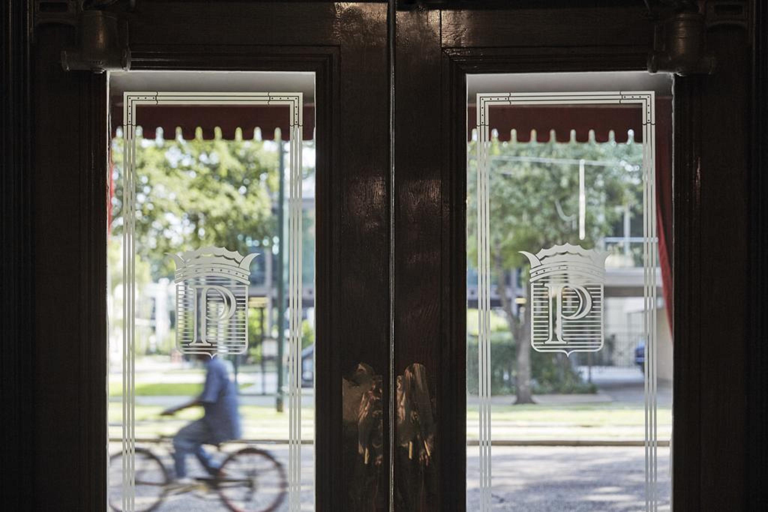 Pontchartrain Hotel St. Charles Avenue New Orleans Exterior photo